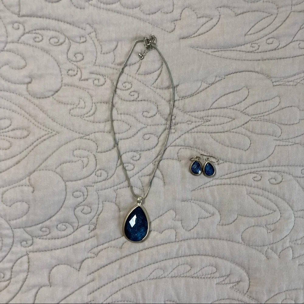 Blue necklace and earring pendant set. Costume jewelry. - Picture 1 of 4